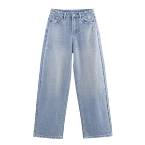 Jean en denim bleu clair à strass brillants avec coupe à taille haute élégante