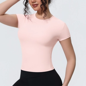 T-shirt de yoga rose ajusté pour femme en tissu respirant et coupe athlétique