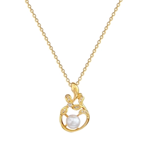 Luxurious titanium steel necklace with gold leaf pendant and pearl centerpiece