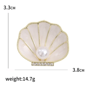 Pink enamel shell brooch with pearl and rhinestones, size 3.3x3.8cm, weight 14.7g