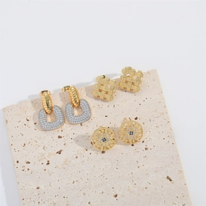 Golden heart stud earrings with cubic zirconia and vintage flower geometric patterns