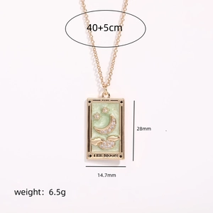 Collana con ciondolo Tarocchi La Luna in oro con smalto verde e cristalli da donna