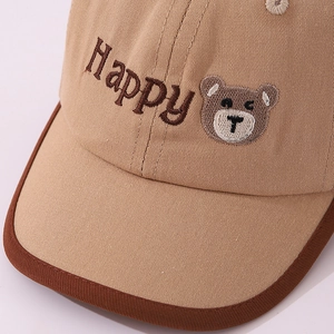Casquette enfant kaki avec broderie ours Happy et liseré marron contrastant