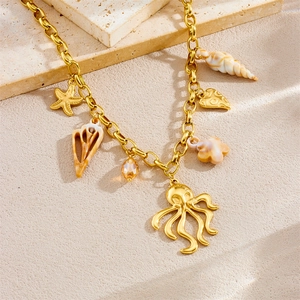 Goldene Oktopus- und Seestern-Herzanhänger-Halskette an minimalistischer Edelstahlkette
