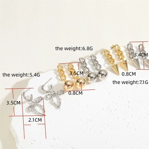 Varietà di orecchini a fiocco e cono placcati oro 14K con specifiche di dimensioni e peso