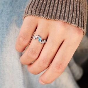Close-up of S925 silver leaf ring featuring an oval blue gemstone and zircon details