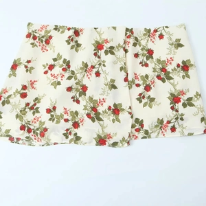 French vintage floral high-waist mini skirt with red roses on off-white fabric