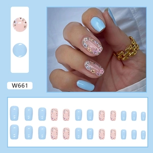 Coffret de faux ongles autocollants bleus avec motifs fleurs, forme carrée courte