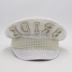 Détail du chapeau de capitaine blanc à paillettes avec perles BRIDE pour mariée