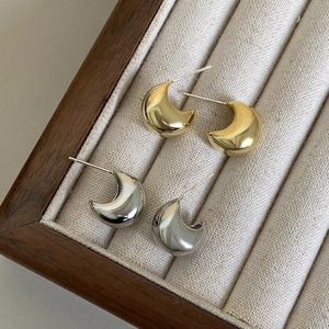 Minimalist S925 C-shape metallic stud earrings in gold and silver mirror polish
