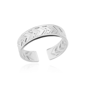 Detail of silver adjustable ring with V-shaped arrow pattern and minimalist engraving