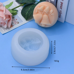 Dettaglio dello stampo in silicone con dimensioni e forma di campana 3D per dolci fai-da-te