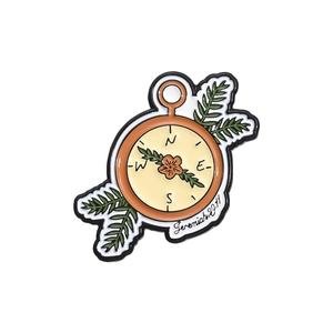 Broche boussole en émail avec verset Jérémie 29:11 et motif floral sur fond blanc pur