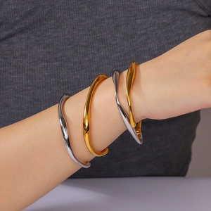 Irregular Wavy Cuff Bangle 18K Gold Plated Stainless Steel Open Adjustable Minimalist Jewelry For Women