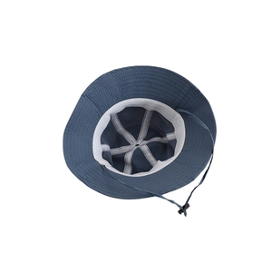 Chapeau de soleil minimaliste bleu marine pour enfants avec large bord et mentonnière