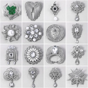 Vintage Rhinestone Alloy Brooch Elegant Flower Star Wing Shapes Lapel Pin For Women Anti Exposure Jewelry Accessory
