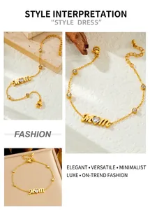 Détail du bracelet MOM doré avec cristal en forme de cœur et petits accents de zircon