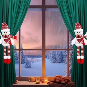 Zwei Weihnachts-Schneemann-Vorhangschnallen mit roten Herzen und langen gestreiften Beinen