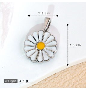 Close-up of white enamel daisy pendant with yellow center and dimensions of 1.8x2.5 cm