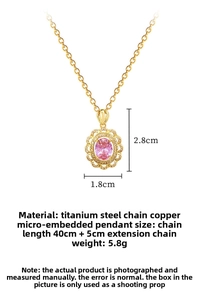 Détail du collier avec gemme ovale rose et dimensions sur fond blanc épuré