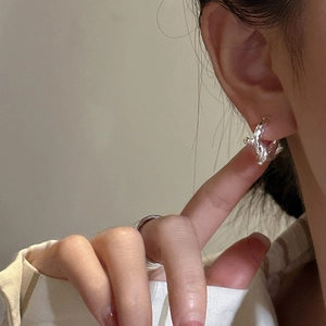 Minimalist S925 sterling silver knotted hoop earrings with textured hammered finish