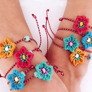 Bracelet de fleurs tissé main avec perles colorées et cordon rouge au style bohème