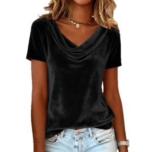 Elegante top negro de terciopelo de manga corta con un sofisticado cuello drapeado mujer