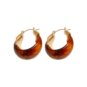 Vintage tortoiseshell resin U-shaped hoop earrings with gold metal clasp for women
