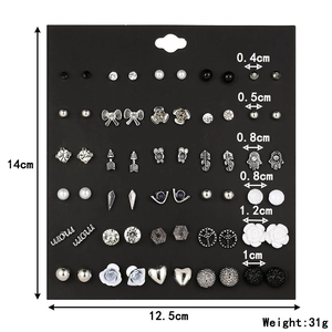 Detailed size chart for 30 pairs of floral and crystal stud earrings with weight specs
