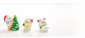 Detailed view of resin Christmas snowman figurines with dimensions and material specs