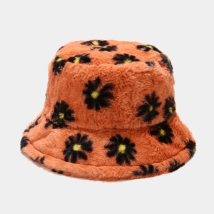 Cappello a secchiello in peluche arancione con stampa a margherite in morbida ecopelliccia