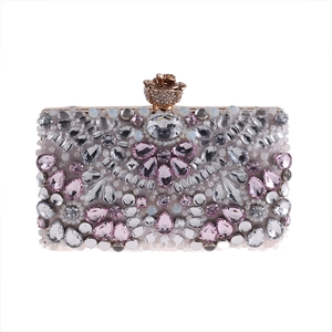 Elegante pochette da sera argento con cristalli rosa e chiusura a fiore in metallo