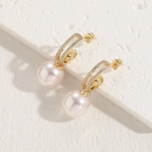 Boucles d'oreilles bohèmes plaquées or 14K avec zircons scintillants et perles élégantes