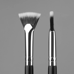 Professional fan makeup brush with gradient bristles and silver ferrule for highlighting