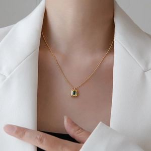 Vintage Stainless Steel Green Rhinestone Pendant Necklace For Women Gold Plated Square Plaque Geometric Jewelry Accessory Gift