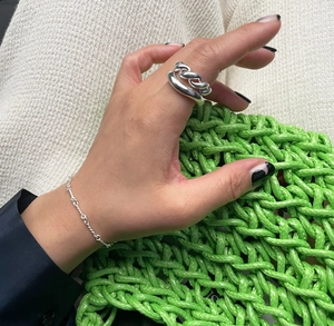 Detail of 925 silver rope twisted ring and smooth band set shown on a hand