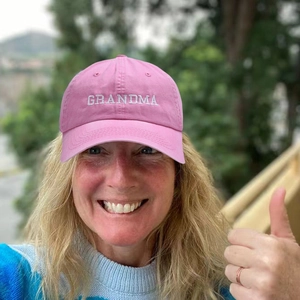 Pink cotton baseball cap with white GRANDMA embroidery for outdoor sun protection