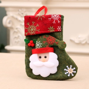 Chaussette de Noël en feutre avec Père Noël 3D et motifs flocons en vert et rouge