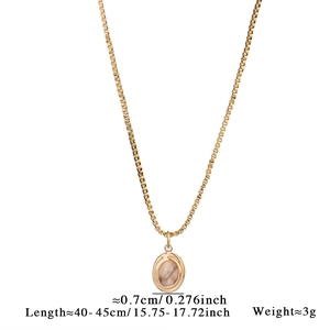 Detailansicht der goldenen Kette mit Steinfeststellung inklusive Größen- und Gewichtsangaben