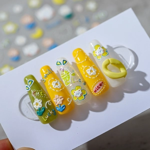 Pegatinas 3D en relieve de osos y flores para uñas en tonos amarillo y verde