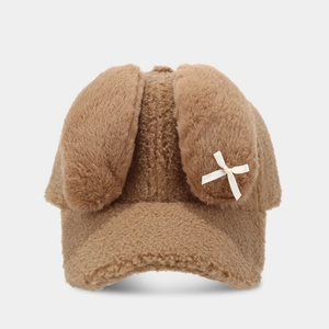 Casquette de baseball en peluche marron avec longues oreilles et nœud blanc d'hiver