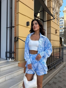 Women's 2-piece printed pajama set with long-sleeve shirt and shorts in blue and white