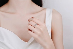 Close-up of elegant S925 sterling silver bow ring with shimmering moissanite stones