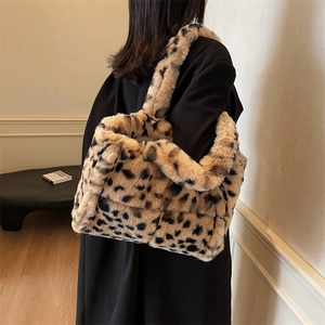Fashionable leopard print plush tote bag for women, soft faux fur shoulder handbag
