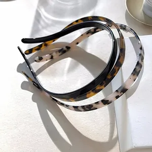 Detail of three-piece set non-slip thin headbands with leopard tortoiseshell texture