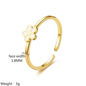 Detail showing 1.8mm width and 3g weight of a gold stainless steel flower open ring