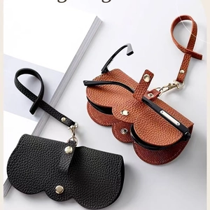 Étui à lunettes portable en similicuir PU avec lanière en noir et marron