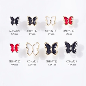 Lot de breloques papillons colorées pour nail art en noir, blanc et rouge avec bords dorés