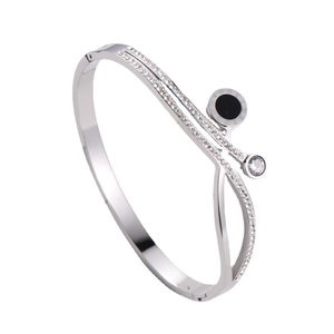 Bracelet argenté avec strass pavés, breloque chiffres romains noirs et un grand cristal brillant