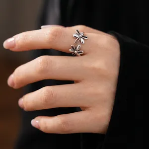 Vintage hollow flower open ring with retro oxidized finish and daisy design